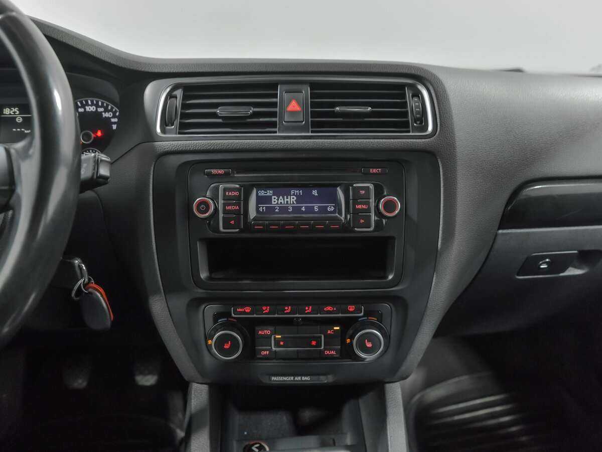 Купить Volkswagen Jetta, 2012, 312 990 км, фото №9