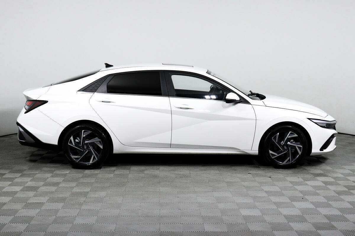 Купить Hyundai Elantra, 2023, 12 959 км, фото №4