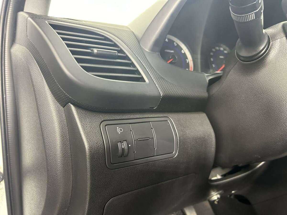 Купить Hyundai Solaris, 2015, 130 893 км, фото №9