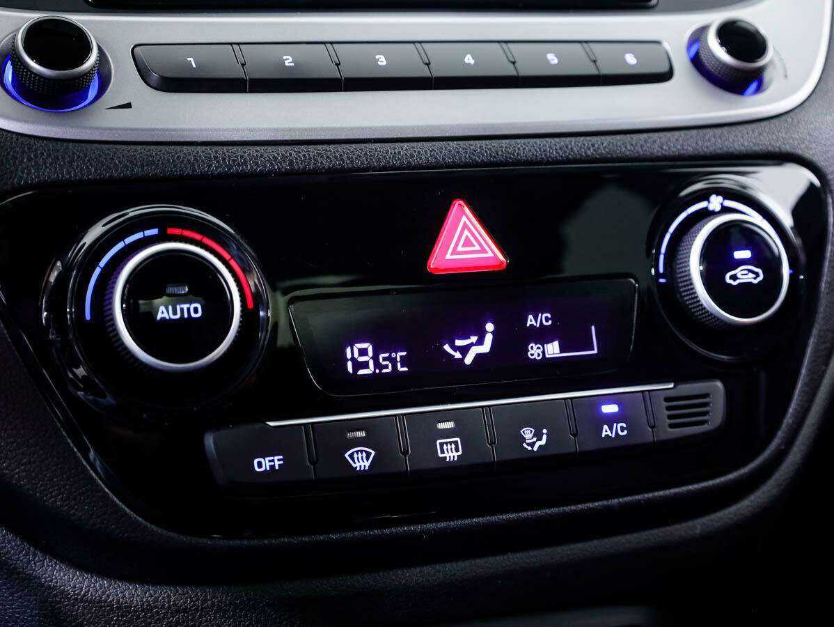 Купить Hyundai Solaris, 2017, 103 052 км, фото №15